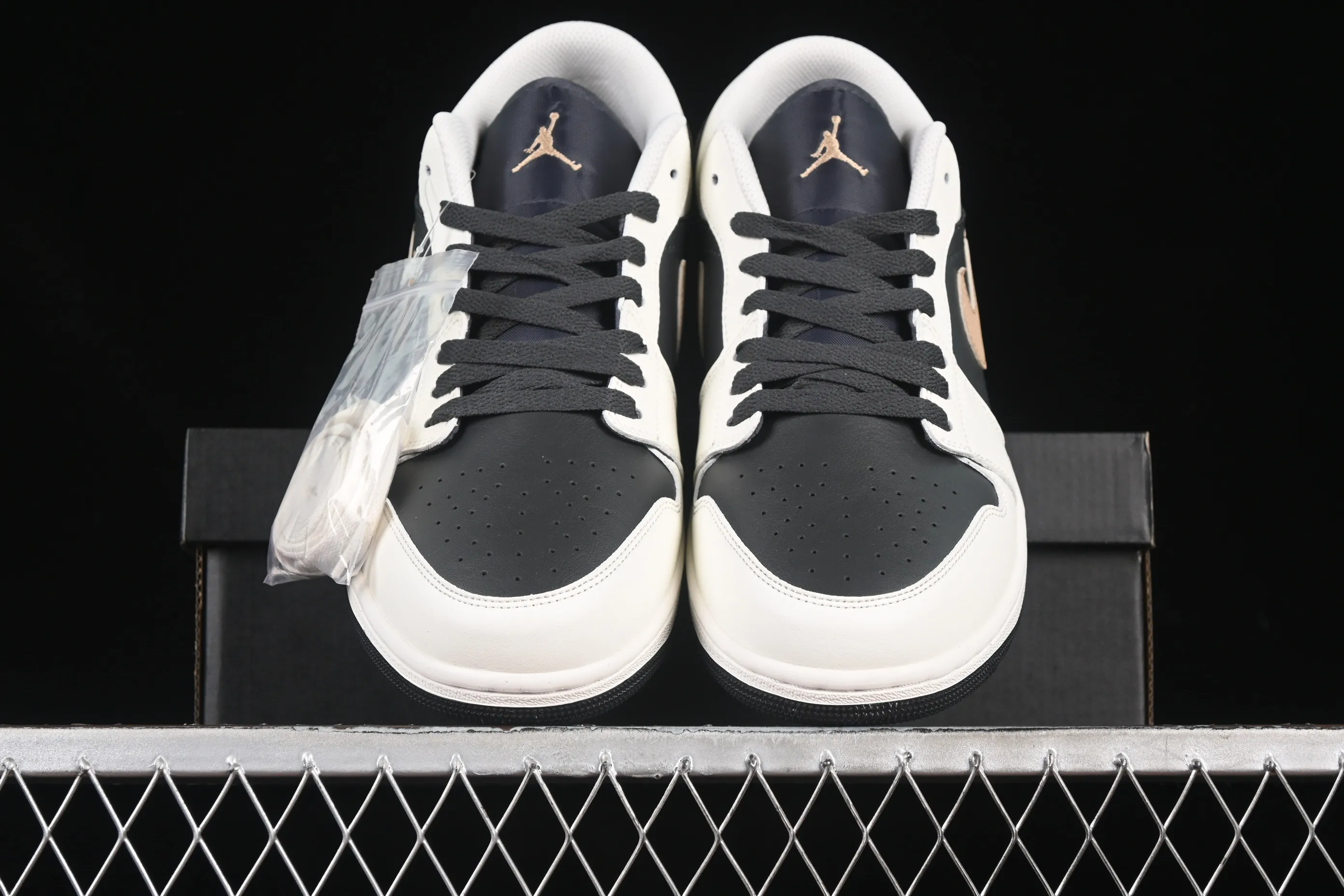 All categories Air Jordan Jordan series basketball shoes Air Jordan 1 Low Air Jordan 1 Low AJ1 Joe 1 black and white low-top cultural and leisure sports sneakers IH0649-021